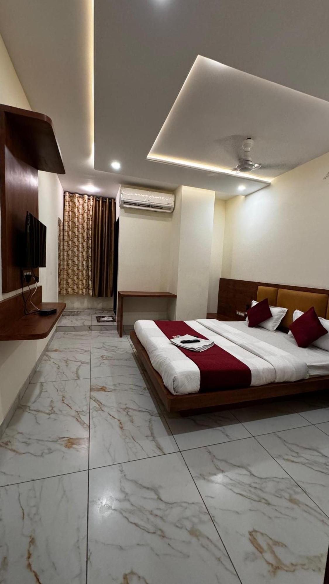 Hotel Prakasham Ujaim Exterior foto