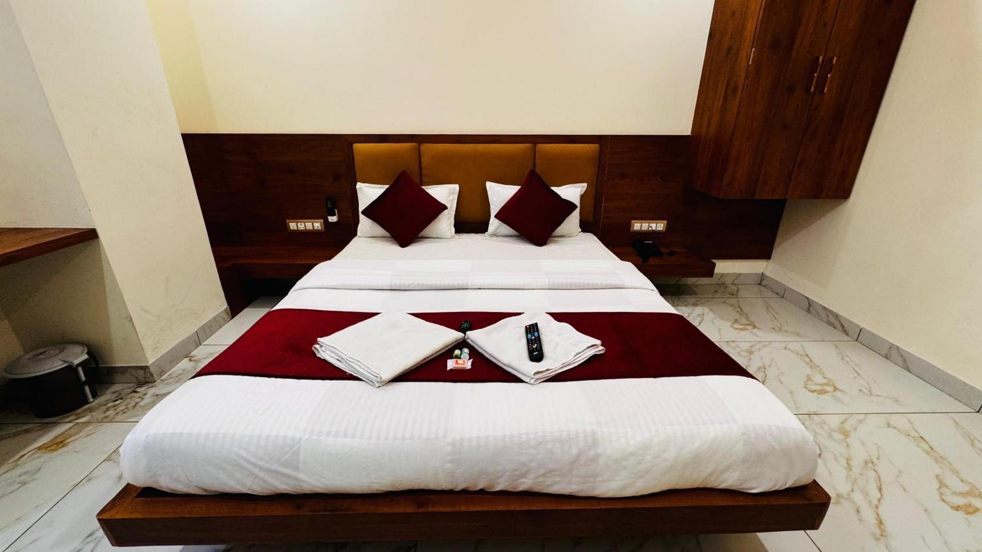 Hotel Prakasham Ujaim Exterior foto