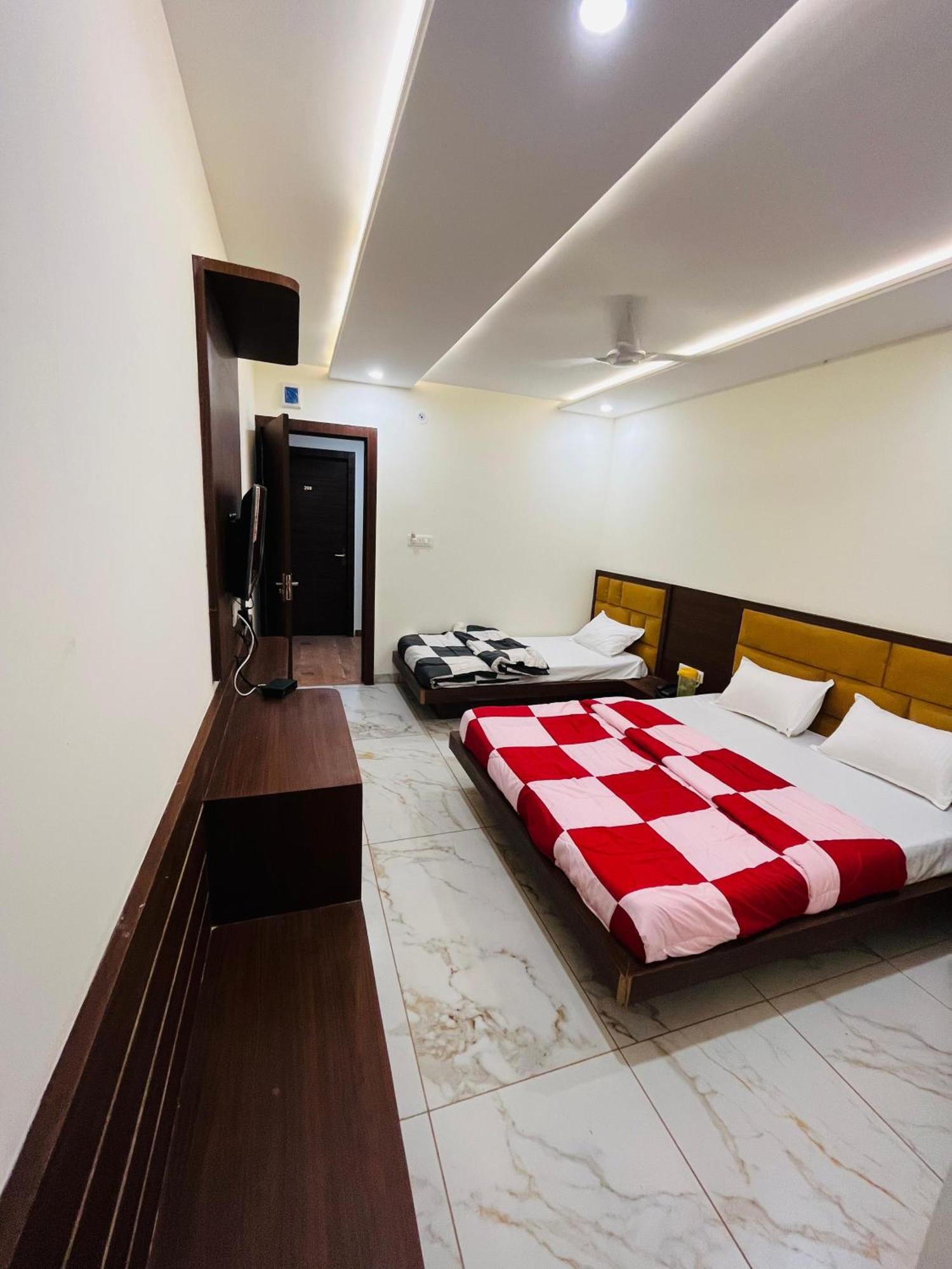Hotel Prakasham Ujaim Exterior foto
