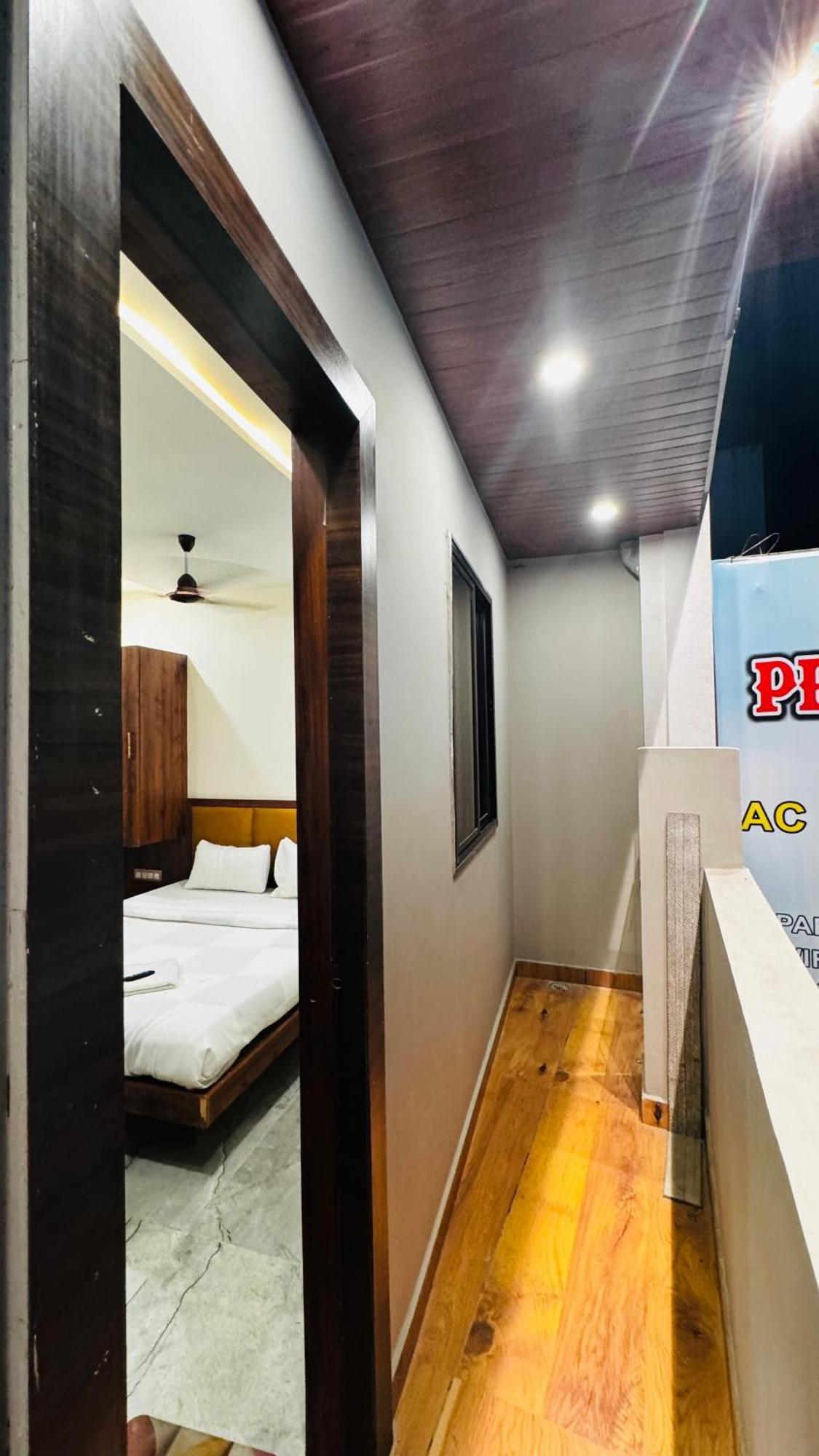 Hotel Prakasham Ujaim Exterior foto