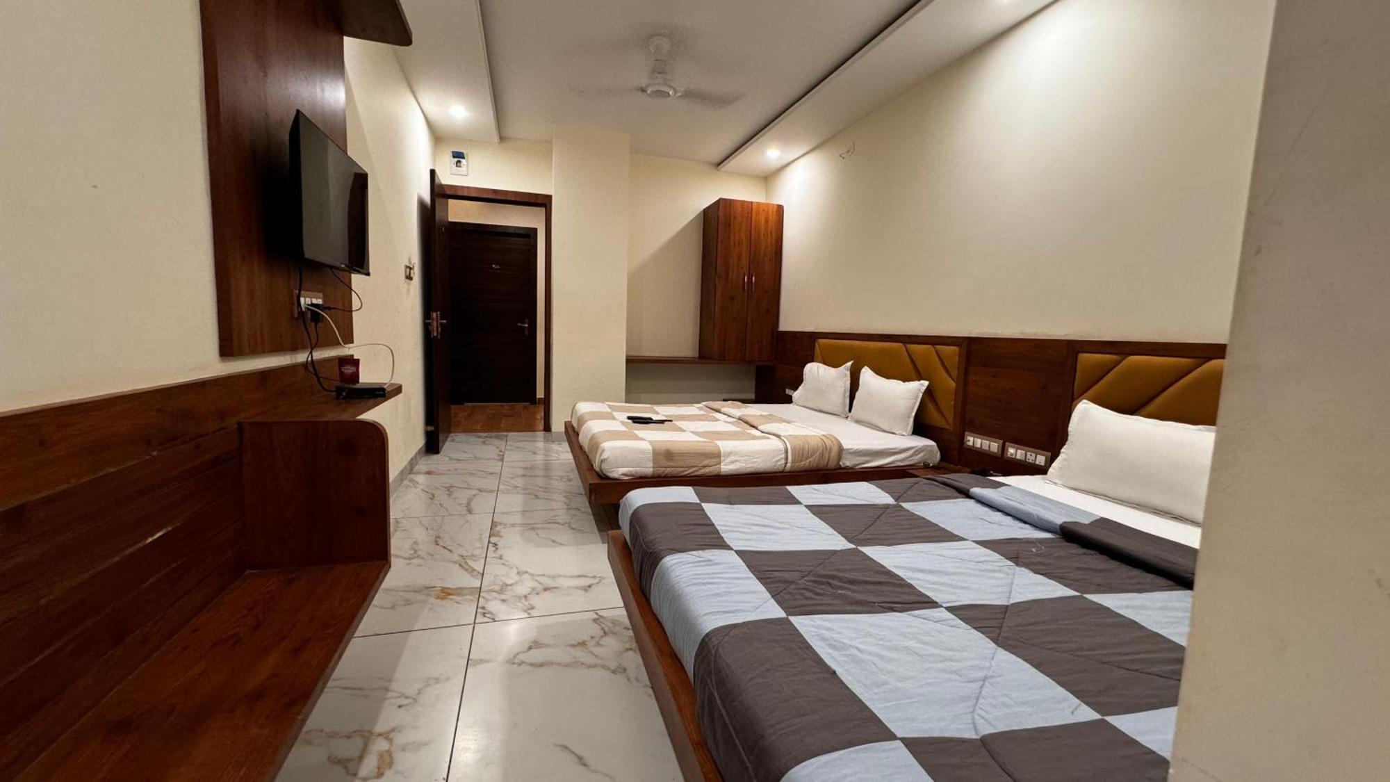 Hotel Prakasham Ujaim Exterior foto