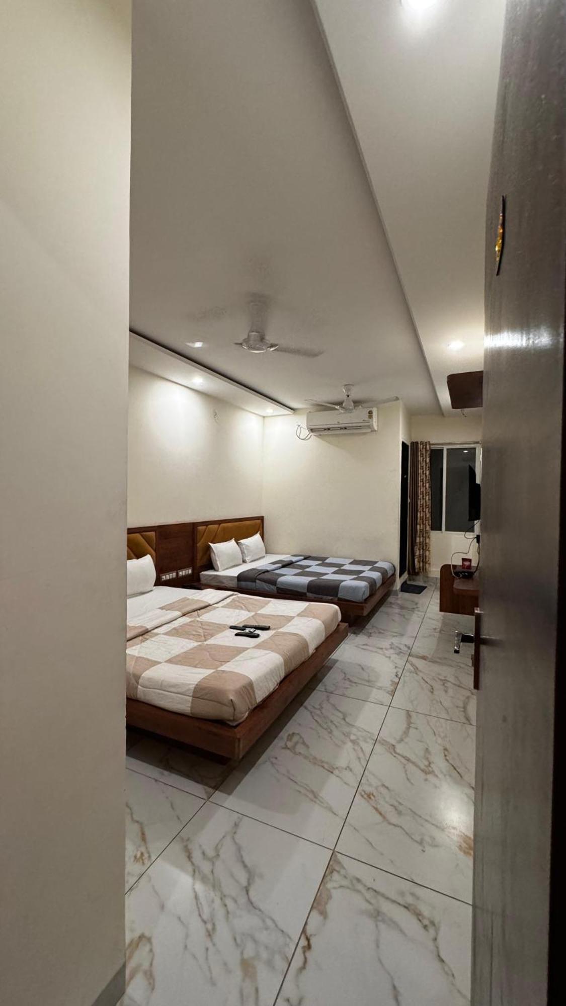 Hotel Prakasham Ujaim Exterior foto