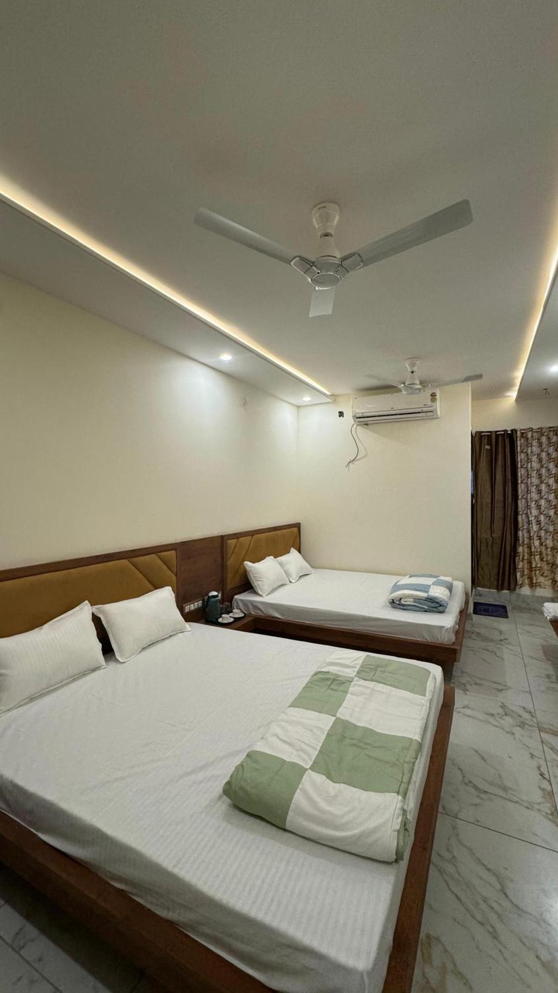 Hotel Prakasham Ujaim Exterior foto