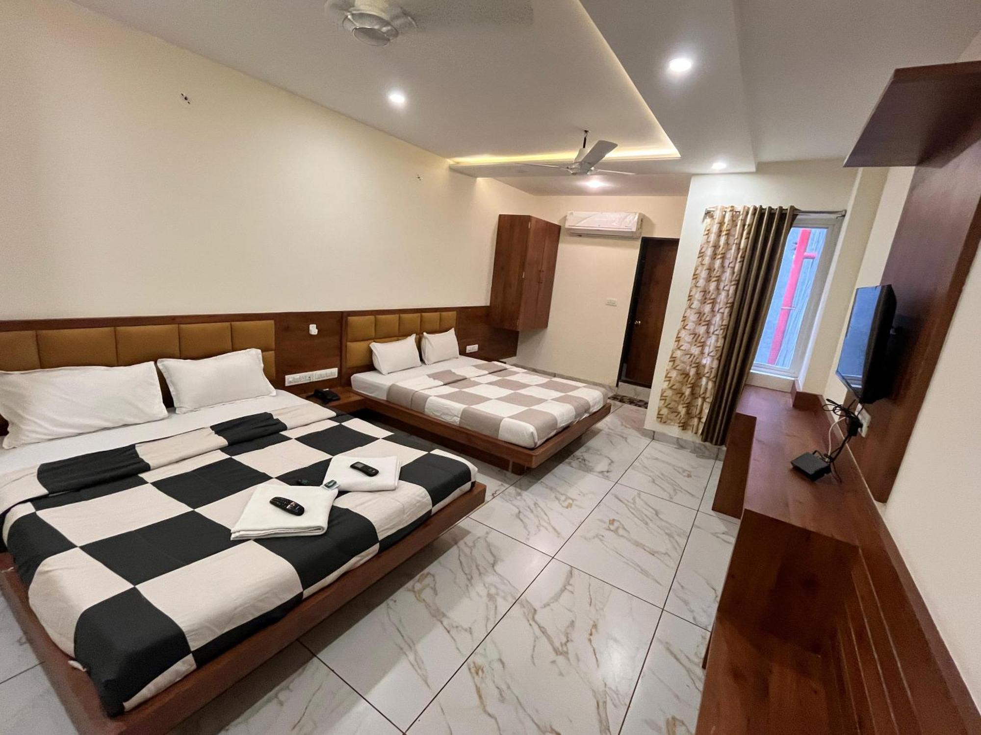 Hotel Prakasham Ujaim Exterior foto