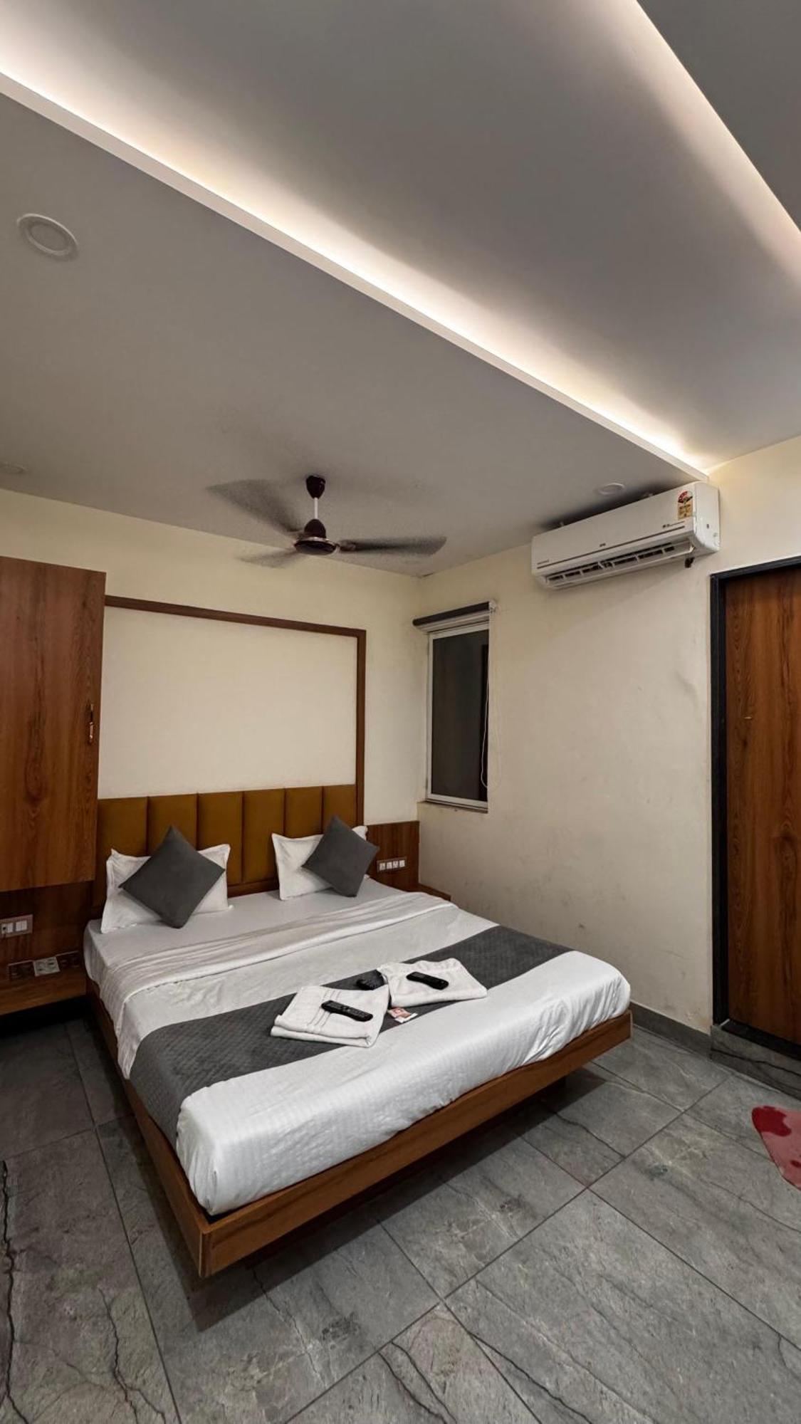 Hotel Prakasham Ujaim Exterior foto